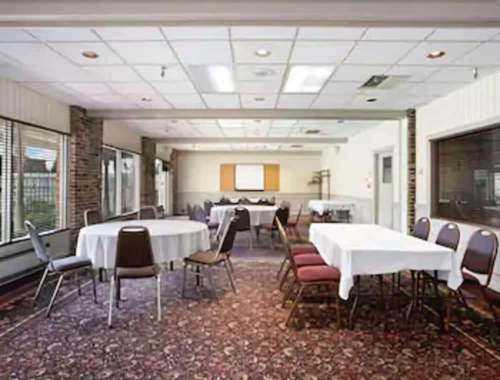 Ramada By Wyndham Sioux City Εξωτερικό φωτογραφία