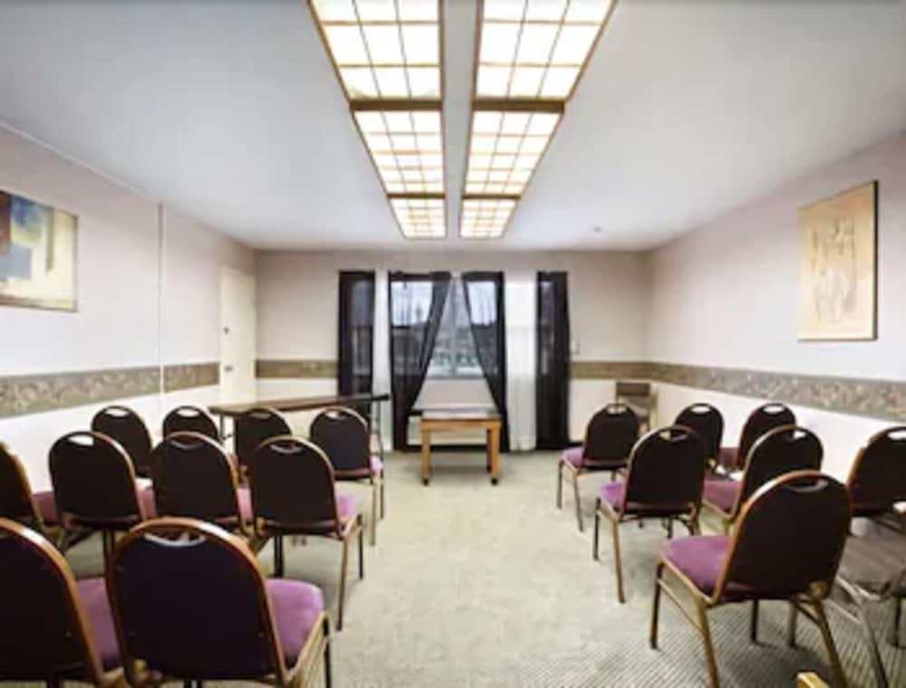 Ramada By Wyndham Sioux City Εξωτερικό φωτογραφία
